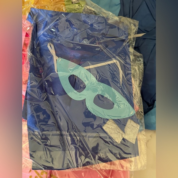 10 piece boys and girls castle tent with tunnel and costumes - Picture 3 of 4